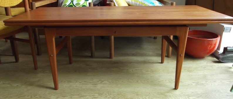 Danish deluxe dining table deals